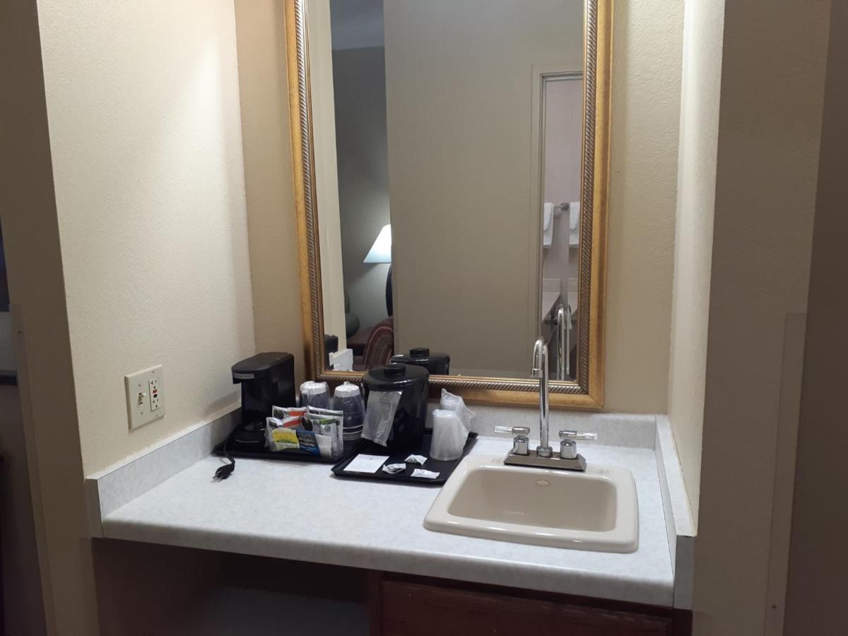 Country Inn & Suites By Radisson, Freeport, Il Extérieur photo