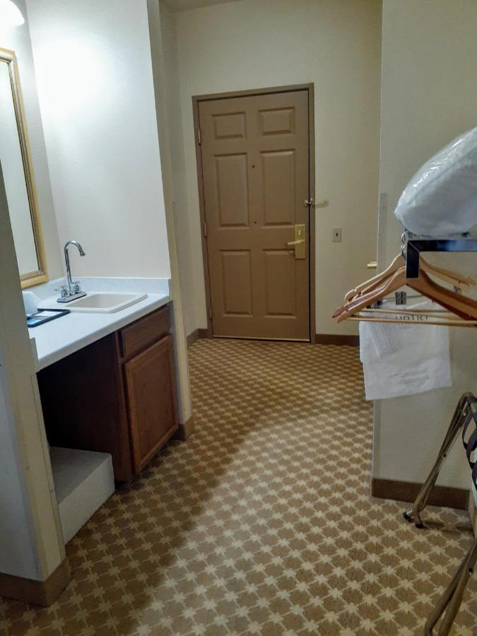Country Inn & Suites By Radisson, Freeport, Il Extérieur photo